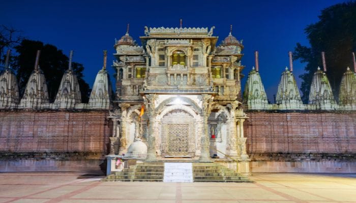 Hutheesing Temple Splendor: A marvel of architectural brilliance