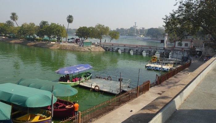 Kankaria Lake Urban Oasis: Tranquil waters in the heart of the city