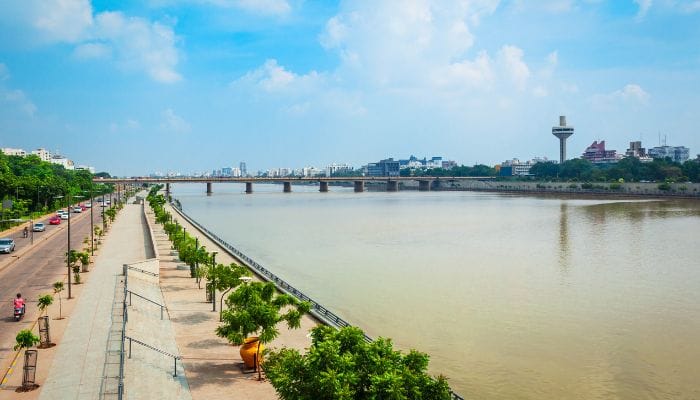 Sabarmati Riverfront: Evening stroll along the serene river